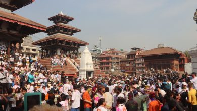 Photo of उपत्यकाका विभिन्न ठाउँमा होली मनाउन मानिसहरुको घुइँचो