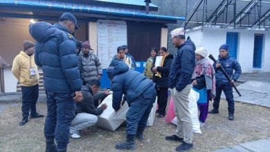 Photo of मनाङका ५ स्थानबाट मतिपेटिका संकलन भएन, हेलिकोप्टर जानै सकेन