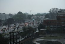 Photo of अझै रोकिएन बर्षा, काठमाडौँको जनजीवन प्रभावित, भोलिसम्म पानी पर्ने