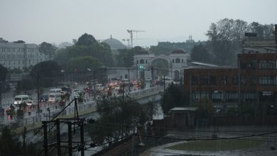 Photo of अझै रोकिएन बर्षा, काठमाडौँको जनजीवन प्रभावित, भोलिसम्म पानी पर्ने