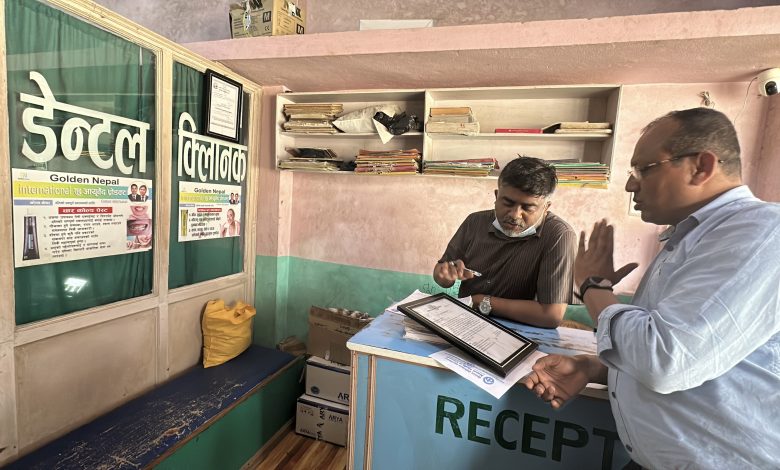 लहानका डेन्टल क्लिनिकः चिकित्सको नाम बोर्डमा, गैरचिकित्सकबाट उपचार