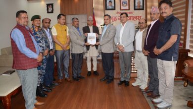 Photo of गृहमन्त्रीसमक्ष धादिङ बस दुर्घटना छानबिन कार्यदलको प्रतिवेदन पेस