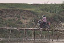 Photo of पुल नहुँदा जोखिमपूर्ण यात्रा : बाँसको पुलमै निर्भर मर्चवारका बासिन्दा