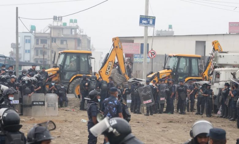 मनोहरा सुकुम्वासी बस्तीमा घरटहरा भत्काउन सुरु