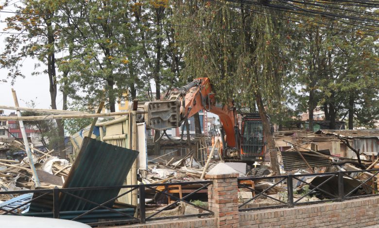 थापाथली क्षेत्रका चालिस प्रतिशत घरटहरा हटाइयो