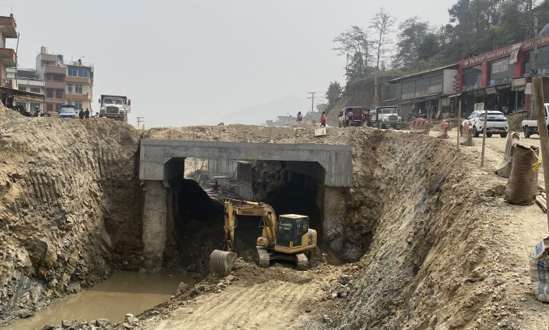 अरनिको राजमार्ग विस्तारः सामग्रीको मूल्यवृद्धिले निर्माण सुस्त