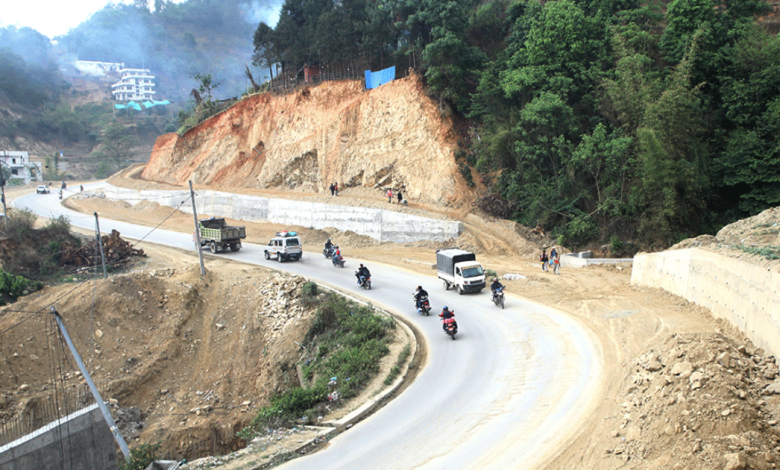 अरनिको राजमार्ग आजदेखि दुईतर्फी आवागमन