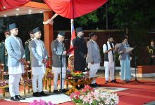 Photo of नवनियुक्त श्रम र उद्योग मन्त्रीले लिनुभयो पद तथा गोपनीयताको शपथ