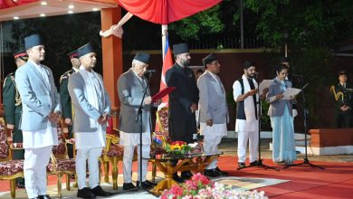 Photo of नवनियुक्त श्रम र उद्योग मन्त्रीले लिनुभयो पद तथा गोपनीयताको शपथ