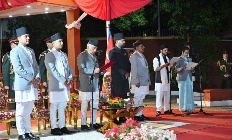 नवनियुक्त श्रम र उद्योग मन्त्रीले लिनुभयो पद तथा गोपनीयताको शपथ