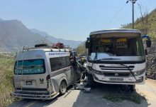 Photo of सिन्धुलीमा माइक्रोबस र बस एकापसमा ठोक्किँदा १० जना घाइते