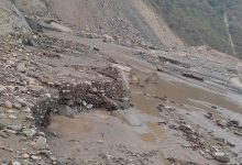 Photo of बेमौसमी वर्षाले रोशी खोलाको ‘डाइभर्सन’ बगाएपछि विपी राजमार्ग अवरुद्ध