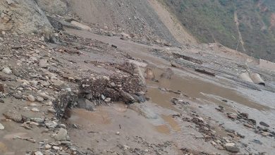 Photo of बेमौसमी वर्षाले रोशी खोलाको ‘डाइभर्सन’ बगाएपछि विपी राजमार्ग अवरुद्ध
