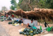 Photo of बगरमा पसिना, राजमार्गमा बजार, मुक्तकमैयाको फेरिएको दिनचर्या