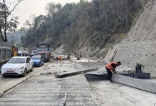 Photo of नारायणगढ–बुटवल सडकः दाउन्नेमा एकतर्फी ढलानको काम सकियो