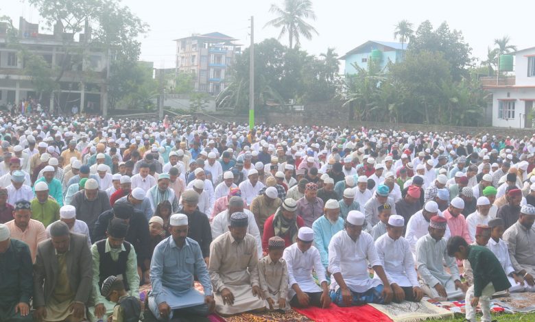 मुस्लिम धर्मावलम्बीको दोस्रो महान् पर्व बकर इद देशभरका मस्जिदमा मनाइँदै मुस्लिम धर्मावलम्बीको दोस्रो महान् पर्व बकर इद देशभरका मस्जिदमा मनाइँदै