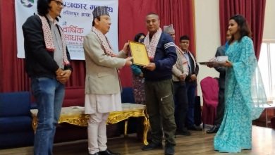 Photo of नेपाल टेलिभिजनका ईश्वर महर्जन ललितपुर पत्रकारिता पुरस्कारबाट सम्मानित