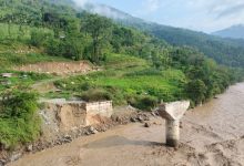 Photo of बाढीपहिरोले चार परिवार विस्थापित, जलविद्युत् आयोजनामा क्षति