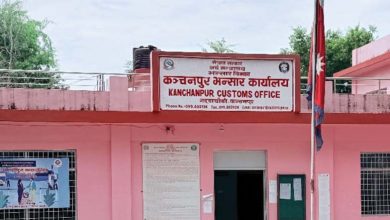 Photo of सीमामा भन्सार कडाइः महेन्द्रनगरमा चहलपहल बढ्यो, वनबासा सुनसान