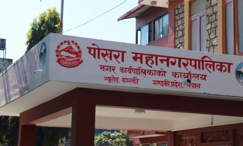 पोखराको खोलाघरमा बनेका संरचना हटाइँदै