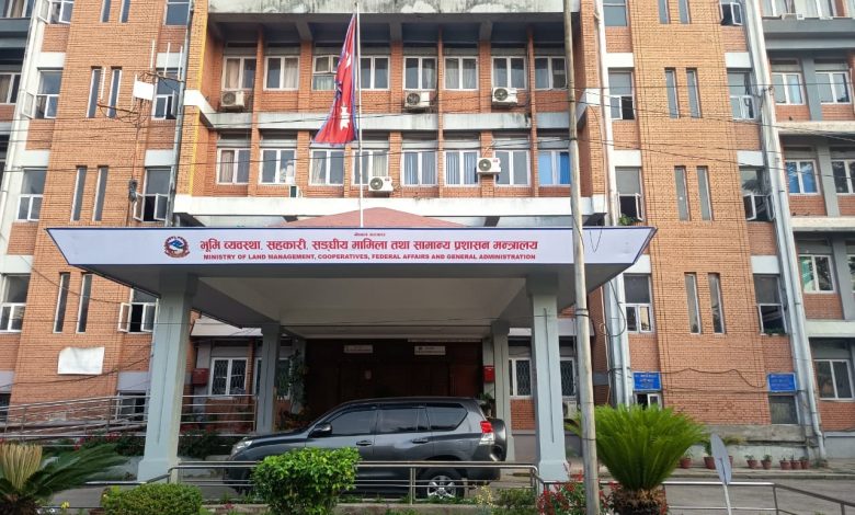 विदेशी आवासीय अनुमति लिएका कर्मचारीलाई कारबाही सिफारिस