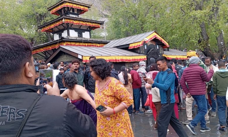 मुक्तिनाथ मन्दिरमा दर्शनार्थीको अत्यधिक भीड, व्यवस्थापनमा चुनौती