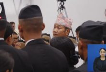 Photo of श्रम संस्कृति पार्टीका सांसदहरु वेल घेराउ गर्दै विरोधमा