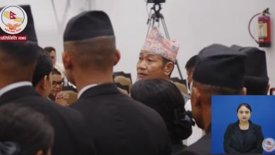 Photo of श्रम संस्कृति पार्टीका सांसदहरु वेल घेराउ गर्दै विरोधमा