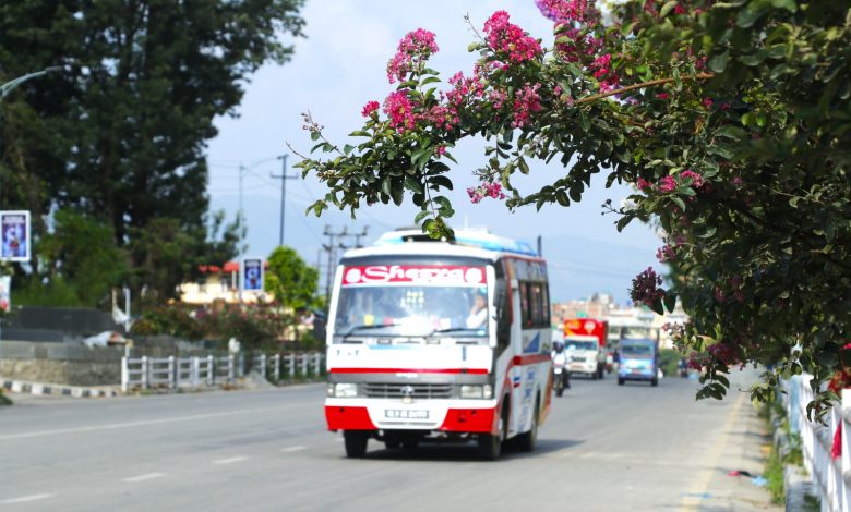 जहाँ धुलो र हिलोको सास्ती थियो,आज त्यहीँ विकास मुस्कुराएको छ जहाँ धुलो र हिलोको सास्ती थियो,आज त्यहीँ विकास मुस्कुराएको छ