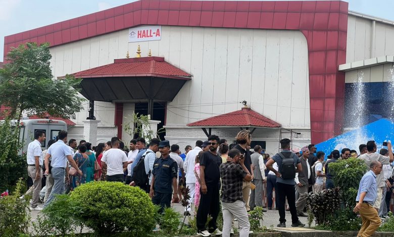 सुरु भयो बन्दसत्र,सभापति लामिछानेले राजनीतिक प्रतिवेदन पेश गर्नुहुँदै सुरु भयो बन्दसत्र,सभापति लामिछानेले राजनीतिक प्रतिवेदन पेश गर्नुहुँदै