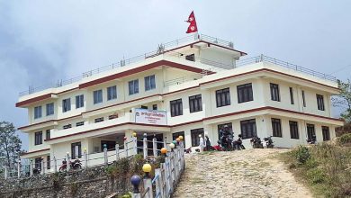 Photo of बाँदरपीडित किसानद्वारा गाउँपालिका कार्यालय घेराउ : नियन्त्रण गर्न स्वयमसेवक परिचालन गरिने