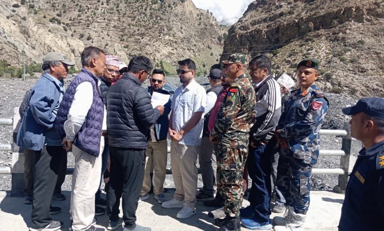 पूर्वाधारमन्त्री लम्साल कोरला सडकको निरीक्षणमा