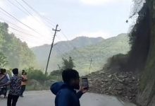 Photo of मुग्लिङ नजिकै पहिरो खस्यो, मुग्लिङ-नारायणगढ सडक अवरुद्ध