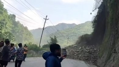 Photo of मुग्लिङ नजिकै पहिरो खस्यो, मुग्लिङ-नारायणगढ सडक अवरुद्ध