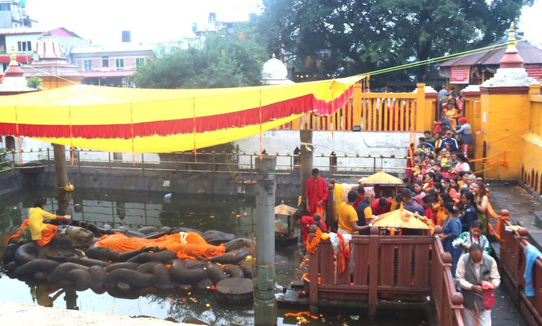 नारायण मन्दिरमा बिहानैदेखि भक्तजनको घुइँचो नारायण मन्दिरमा बिहानैदेखि भक्तजनको घुइँचो