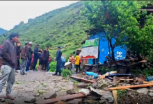 Photo of पहिरोमा परी नाबालकको मृत्यु, ४ वटा घरमा पूर्ण क्षति