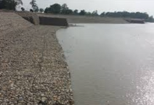 Photo of नारायणी नदी तीव्र गतिमा तटबन्धन निर्माण गरिँदै