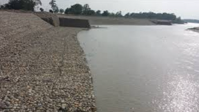 Photo of नारायणी नदी तीव्र गतिमा तटबन्धन निर्माण गरिँदै