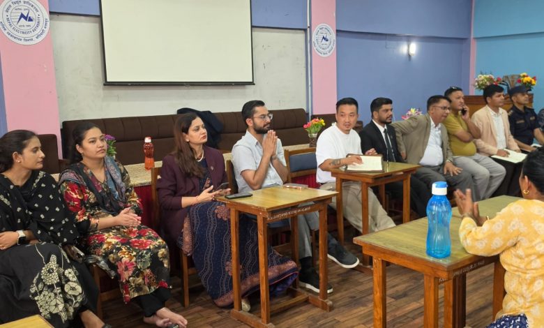 गृहमन्त्रीसहित मन्त्रीहरू होल्डिङ सेन्टरको अवलोकनमा