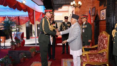 Photo of राष्ट्रपतिद्वारा भारतीयस्थल सेनाध्यक्षलाई नेपाली सेनाको मानार्थ महारथीको दर्ज्यानी चिह्न प्रदान