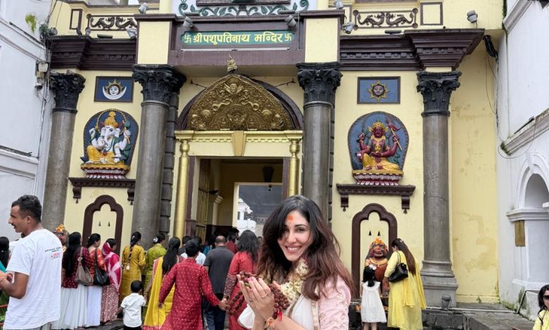 बलिउड अभिनेत्री पूजा चोपडाद्वारा पशुपतिनाथको दर्शन बलिउड अभिनेत्री पूजा चोपडाद्वारा पशुपतिनाथको दर्शन