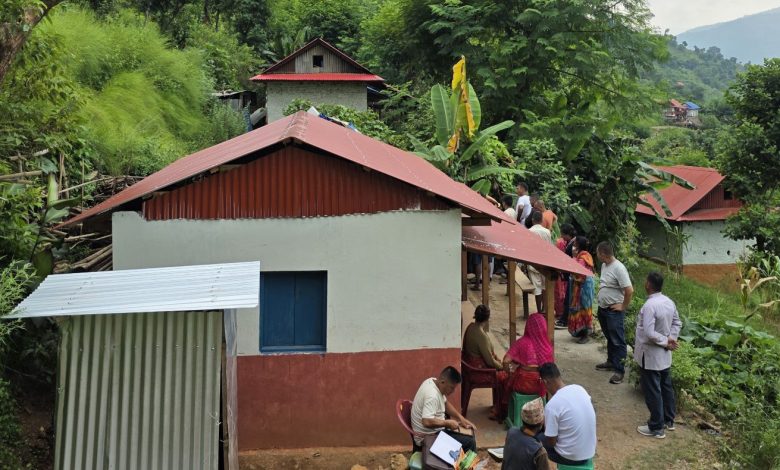 विपन्न परिवारले पाए भूकम्प प्रतिरोधी घर