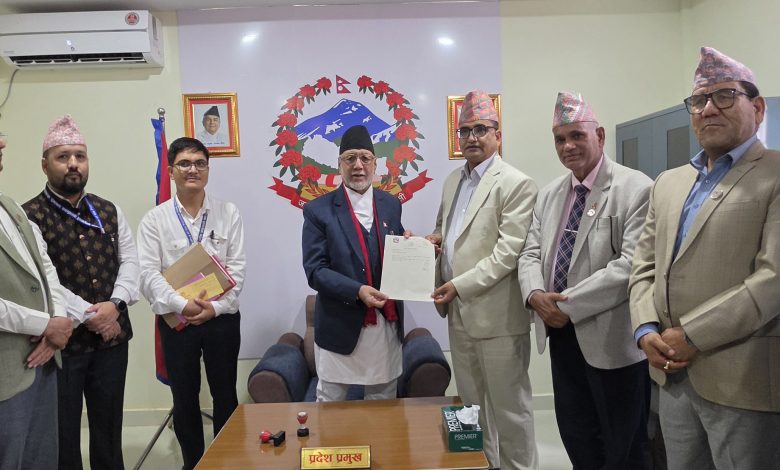 सुदूरपश्चिमको मुख्यमन्त्रीमा खगराज भट्ट नियुक्त सुदूरपश्चिमको मुख्यमन्त्रीमा खगराज भट्ट नियुक्त