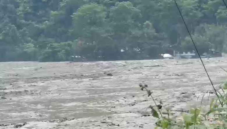 बाढीमा परेका ९५ जनाको शव फेला बाढीमा परेका ९५ जनाको शव फेला