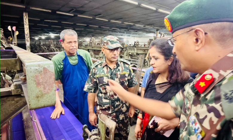 उद्योगमन्त्री यादवद्वारा हेटौँडा कपडा उद्योगको अवलोकन उद्योगमन्त्री यादवद्वारा हेटौँडा कपडा उद्योगको अवलोकन