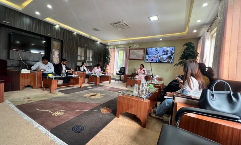 भोटेकोशी बाढी प्रभावित क्षेत्रमा राहत सामग्री तत्काल पुर्याउन मन्त्री चौधरीले सांसदहरु छलफल भोटेकोशी बाढी प्रभावित क्षेत्रमा राहत सामग्री तत्काल पुर्याउन मन्त्री चौधरीले सांसदहरु छलफल