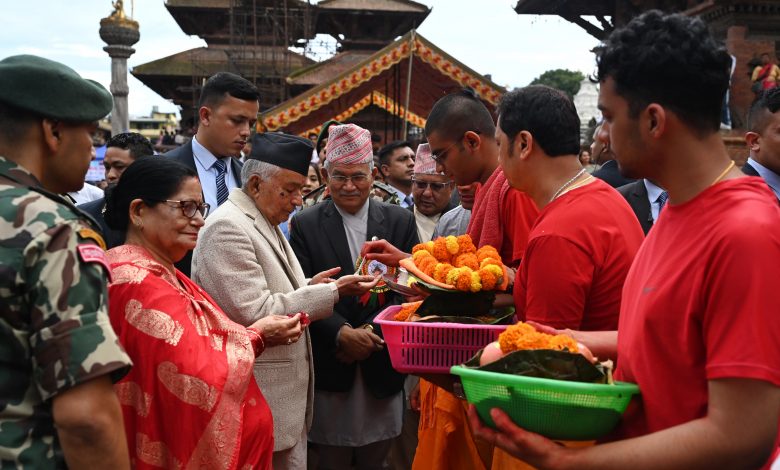 राष्ट्रपति रामचन्द्र पौडेलद्वारा पाटन कृष्ण मन्दिरमा पूजाआराधना