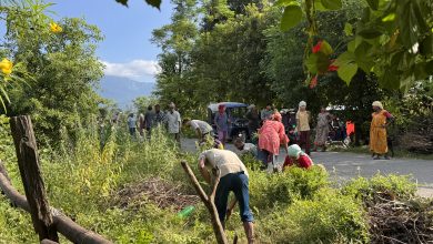 Photo of आफ्नो गाउँ सफा गर्न आफैँ जुटे युवा