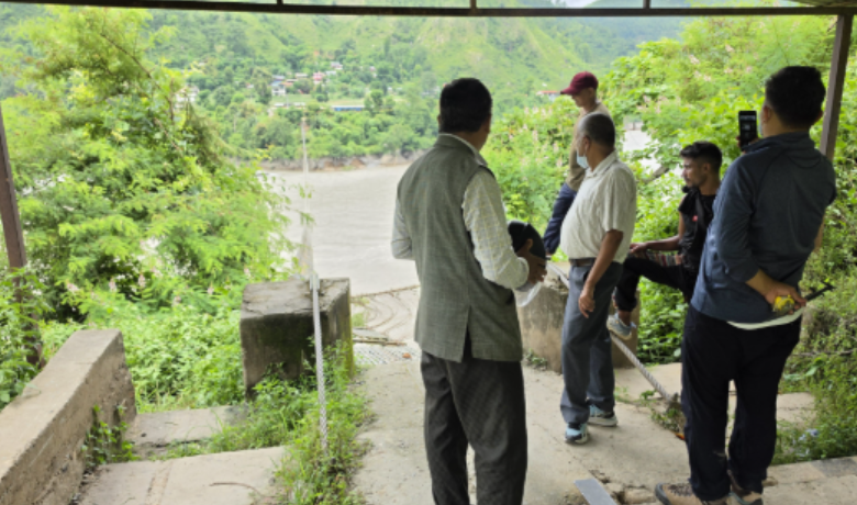 बाढीले क्षति पुर्याएका झोलुङ्गे पुलको मर्मतमा तीव्रता बाढीले क्षति पुर्याएका झोलुङ्गे पुलको मर्मतमा तीव्रता