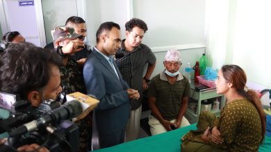 Photo of भोटेकोशी बाढीपीडितको स्वास्थ्य अवस्थाबारे बुझ्न सञ्चारमन्त्री अस्पतालमा